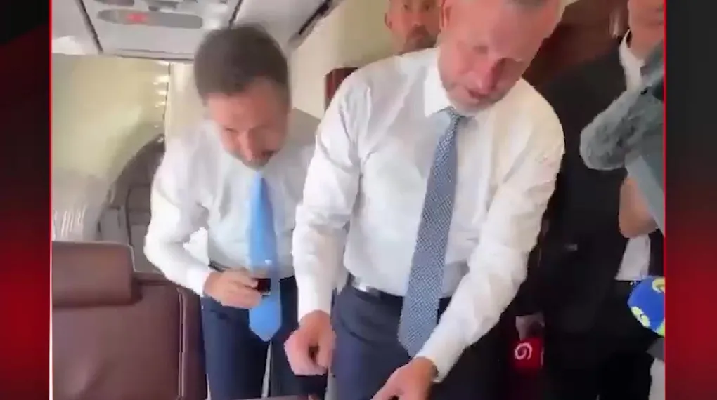 BAŞKAN ERDOĞAN'IN HEDİYESİNİ SERGİLEDİ