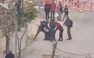 1701800417027.jpeg Vicdanları kördüğüm katil ordusu! İşgalci İsrail zihinsel engelli bir Filistinliyi sıfır mesafeden vurdu - 4