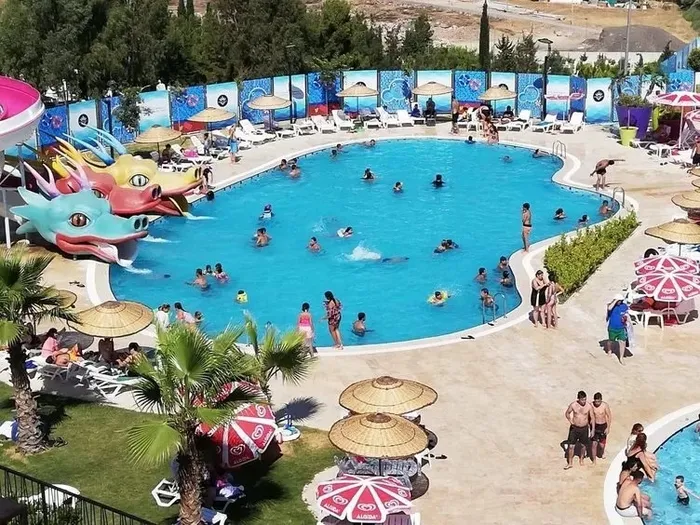 1754803733960.jpeg CHP'li Karabağlar Belediyesi'nin Uzundere'deki Aqua Yaşam yüzme havuzu (Sabah)