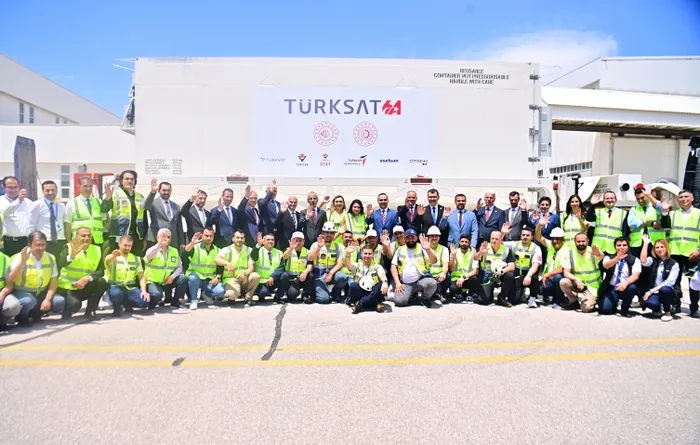 1717686447587.jpg Türkiye'nin yerli ve milli uydusu Türksat 6A uzaya fırlatılmak üzere ABD'ye ulaştı - 3