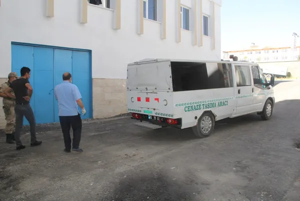 Van'ın İran sınırında toprağa yarı gömülü erkek cesedi bulundu