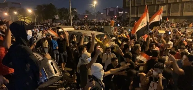 Kasım Süleymani’nin öldürülmesinin ardından Bağdat’ta sevinç gösterileri düzenlendi