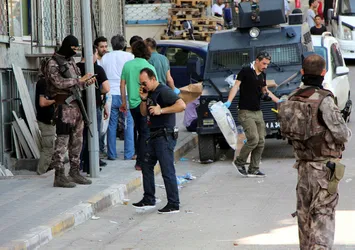 Sultangazi’de terör operasyonu: 3 gözaltı