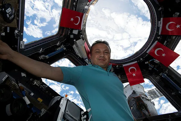 ilk-turk-astronot-alper-gezeravci-dunyaya-ne-zaman-donecek-spacexten-flas-aciklama-ertelendi-1706940032085.jpg