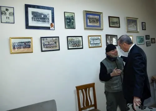 Cumhurbaşkanı Erdoğan formasını giydiği kulubü ziyaret etti