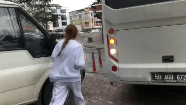 1700733303385.jpeg Fenomen Banu Parlak serbest kaldı adliyeden koşarak kaçtı - 3