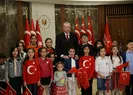 Türkiye koronavirüs tedbirleri nedeniyle İstiklal Marşı için balkonlara çıktı