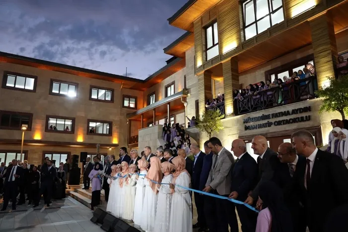 Başkan Erdoğan Kocaeli’de İmam Hatip Ortaokulu açılışına katıldı - 5