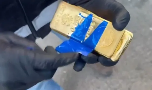 1709118943718.jpg Hakkari'de 221 kilo kaçak külçe altın ele geçirildi! Arabanın içine zula yaptılar... - 2