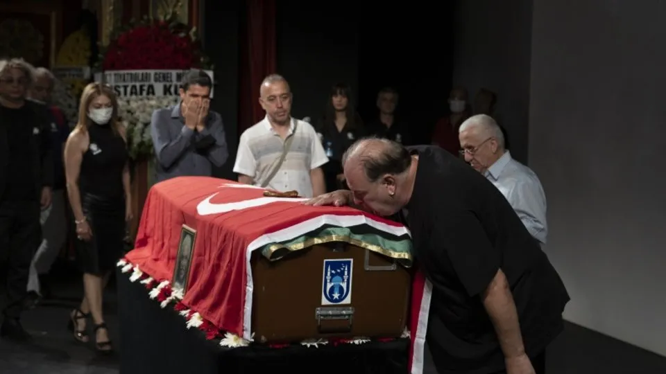 Burak Sergen’in acı günü! Babası Semih Sergen son yolculuğuna uğurlandı