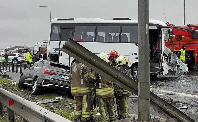 istanbulda-zincirleme-kaza-sehit-oldugu-soylenen-polis-memuru-hayata-geri-dondu-1774859181927.jpeg İstanbul'da zincirleme kaza: Şehit olduğu söylenen polis memuru hayata geri döndü - 1