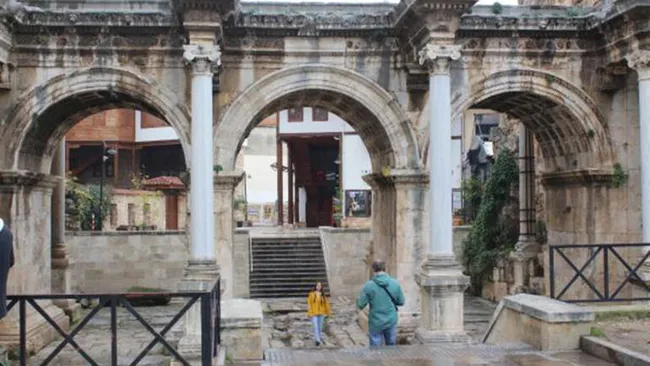Kısıtlama sonrası sessizliğe bürünen Antalya turistlere kaldı - 1
