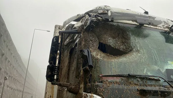 TEM Otoyolu’nda heyelan! Ankara - İstanbul yönü trafiğe kapandı | Ulaştırma Bakanı Abdulkadir Uraloğlu: Araçlar için önlem aldık