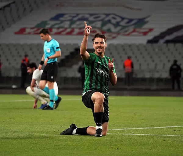 Son dakika: Kocaelispor Sakaryaspor'u 4-0 yenerek 1. Lig'e yükseldi - 4