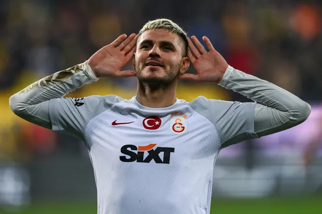 mauro-icardiden-skandal-hareket-fenerbahce-tepki-gosterdi-tribunleri-sahaya-indirme-cabasidir-1708449165804.jpg Mauro Icardi'den skandal hareket! Fenerbahçe tepki gösterdi: Tribünleri sahaya indirme çabasıdır - 2