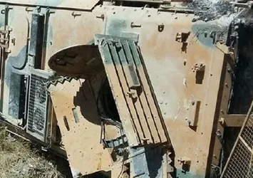 Van'da askeri araç devrildi: 2 yaralı