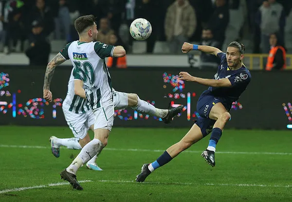 Fenerbahçe Giresun’da kayıplarda! Şampiyonluk yolunda ağır darbe! Giresunspor 1-1 Fenerbahçe MAÇ SONUCU