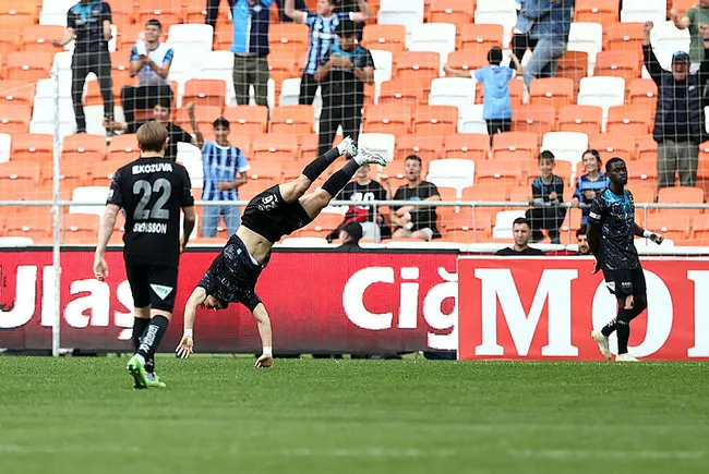Adana Demirspor, Kasımpaşa’yı 5-0 yenerek yoluna devam etti