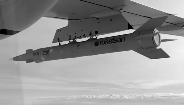 Havadan karaya ilk süpersonik füzeyi Akıncı fırlattı: Hedefe tam isabet!