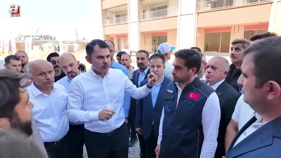 Bakan Kurum’dan deprem bölgesindeki müteahhitlere 24 saat uyarısı