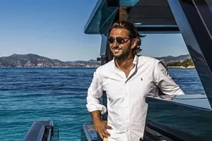 Ünlü iş insanı Mikonos Adası’na giderken kayboldu!