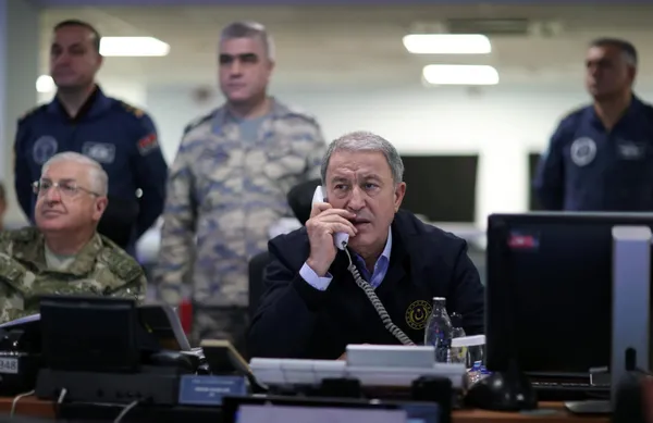 Pençe Kılıç ile PKK/KCK/YPG’ye darbe! Milli Savunma Bakanı Hulusi Akar: Hesap sormaya devam edeceğiz