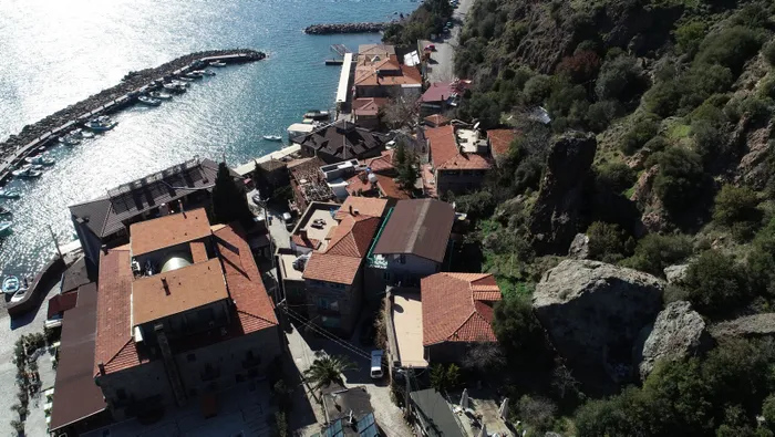 Assos 500 gün kapanacak! Tehlike oluşturan büyük kayalar için harekete geçildi