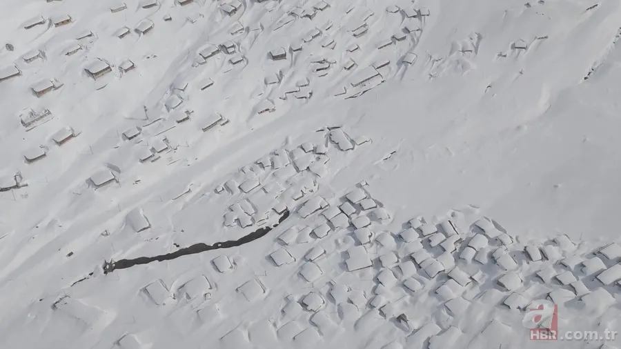Rize Çamlıhemşin'de kar kalınlığı 3 metreyi aştı; evler kayboldu 3