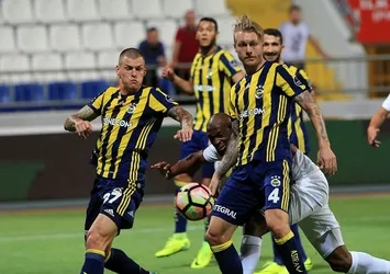 Martin Skrtel, Simon Kjaer'den şikayetçi