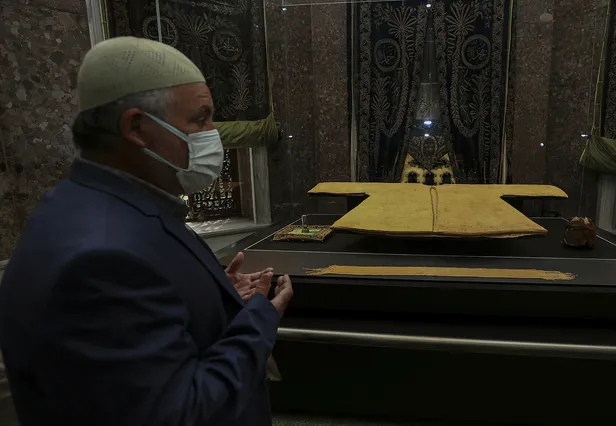 hirka-i-serif-camii-nerede-hirka-i-serife-nasil-gidilir-ziyarete-acildi-mi-hirka-i-serife-giden-otobus-hatlari-1650629523443.jpg Hırka-i Şerif Camii nerede? Hırka-i Şerif'e nasıl gidilir, ziyarete açıldı mı? Hırka-i Şerif'e giden otobüs hatları - 1