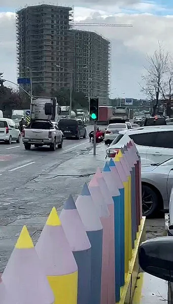 Esenyurt'ta cadde ortasında gasp - 1