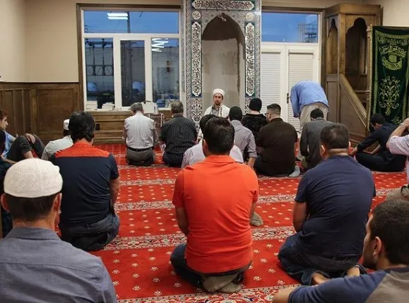 kanadada-camide-namaz-kilanlara-biber-gazi-ve-balta-ile-saldiri-girisimi-1647718660356.jpg Kanada'da camide namaz kılanlara biber gazı ve balta ile saldırı girişimi - 1