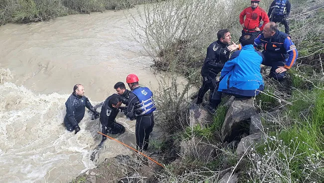 Erzurum’da 11 yaşındaki çocuk dereye düşüp boğuldu - 1