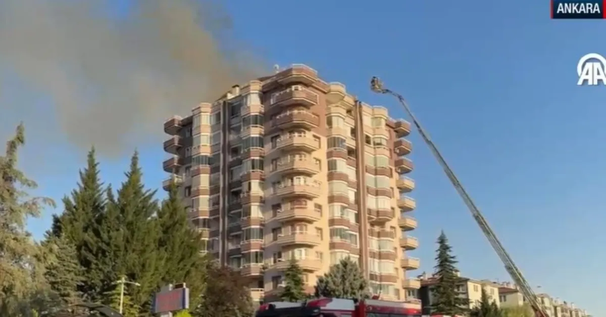 Ankara'da bina çatısında yangın paniği!