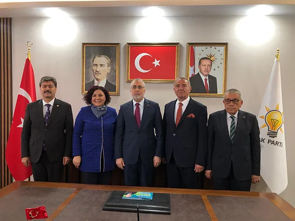 1711383675690.jpg Bakan Işıkhan açıkladı: Emekliler yılına özel indirim ve kampanyalar geliyor | Market, THY, TCDD, giyim, GSM operatörleri... - 8