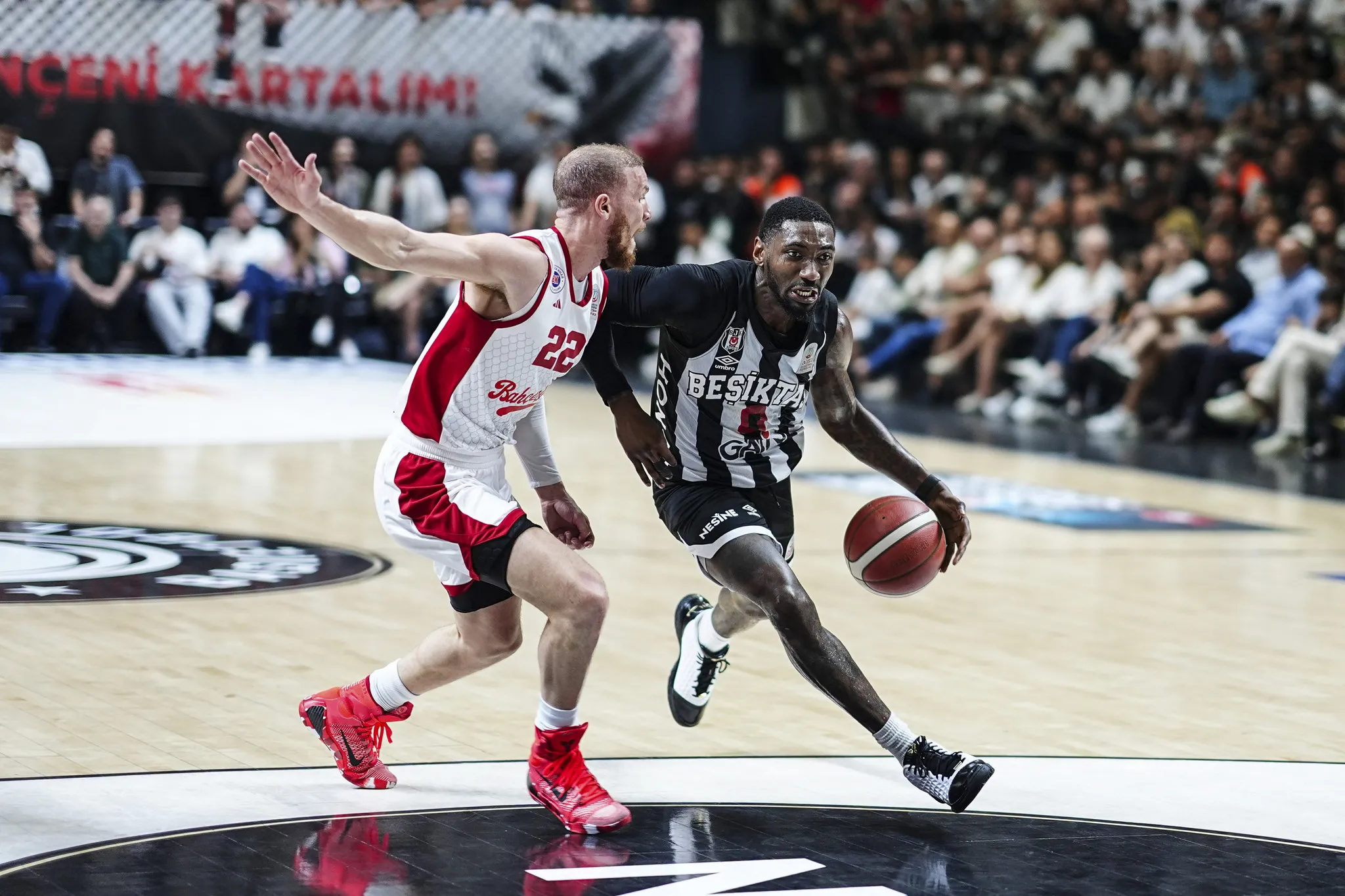 Beşiktaş adını finale yazdırdı! Şampiyonluk yolund