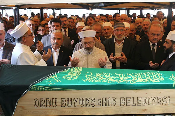 diyanet-isleri-baskani-ali-erbasin-annesinin-cenazesi-orduda-topraga-verildi-1700073985671.jpg Diyanet İşleri Başkanı Ali Erbaş'ın annesinin cenazesi toprağa verildi - 1