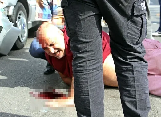 Çarpıştığı sürücüyü kanlar içerisinde gördü, gözyaşlarına boğuldu! Herkes ağlarken onlar cep telefonuyla çekti - 4