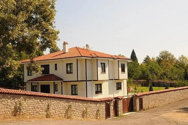 CHP’li Elif Köse’den sahte raporla kuzene kaçak villa kıyağı