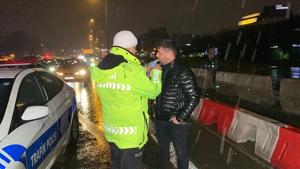 kazayi-seyretmek-isterken-kaza-yapti-1-yarali-1645767581974.jpg Kazayı seyretmek isterken kaza yaptı: 1 yaralı - 1
