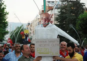 Fransız gazetesinin FETÖ sevgisi