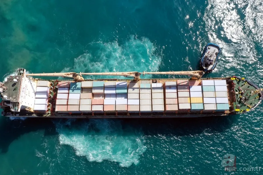 Katar’ın Türkiye’ye depremzedeler için gönderdiği yaşam konteynerleri taşıyan İskenderun’a ulaştı 1