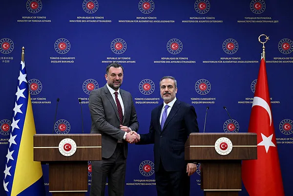 bakan-hakan-fidan-bati-gazzedeki-vahset-karsisinda-sessizlige-burundu-1700131856429.jpg Bakan Hakan Fidan: Batı Gazze'deki vahşet karşısında sessizliğe büründü - 1