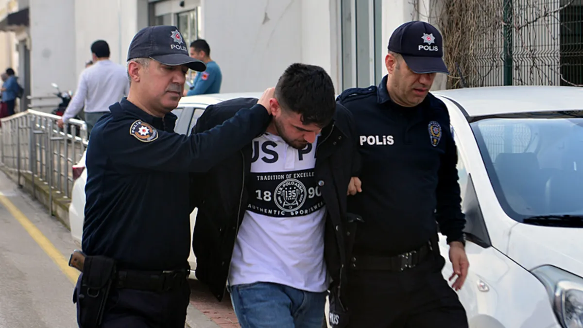 Otomobili ayağıyla kullandı, para cezası kesildi: "Keşke yapmasaydım"