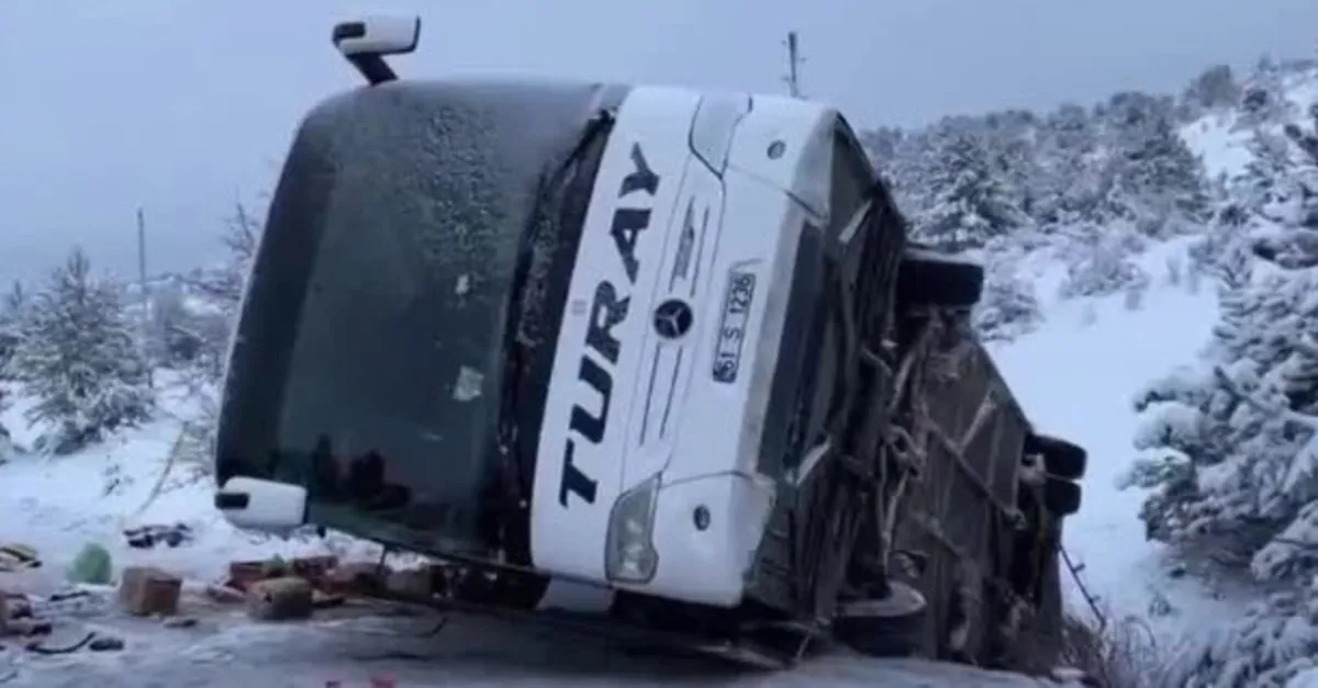Erzincan'da otobüs kazası: 2 ölü, 21 yaralı