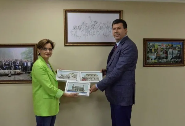 CHP'de 2. Atatürk skandalı! CHP İstanbul İl Başkanlığı Canan Kaftancıoğlu'nun Atatürk tablosu aldığını gösteren tweeti sildi - 5