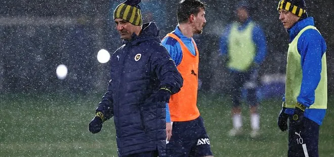 Fenerbahçe’nin yeni teknik direktörü İsmail Kartal sahaya indi! İşte ilk antremanlar kareler