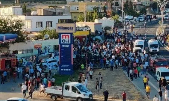 Mardin'de freni patlayan kamyon kıraathaneye girdi! Çok sayıda can kaybı ve yaralı var - 3