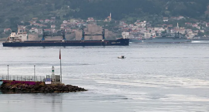 Rus savaş gemisi 'Novocherkassk' Çanakkale Boğazı’ndan geçti