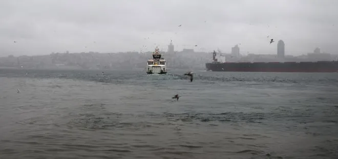 İstanbul’da etkili olan sağanak yağış denizin rengini değiştirdi
